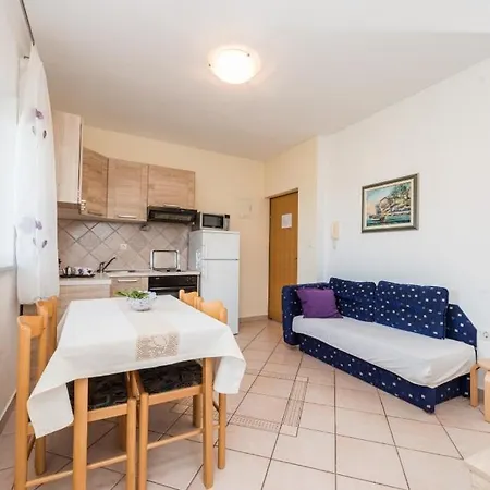In With Sea View, Balcony, Air Conditioning, Wi-fi Appartamento Ždrelac