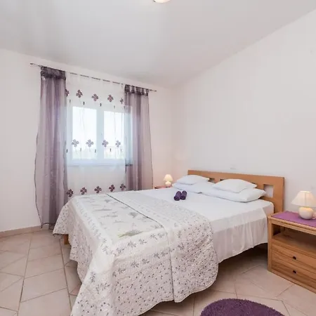 In With Sea View, Balcony, Air Conditioning, Wi-fi Appartamento