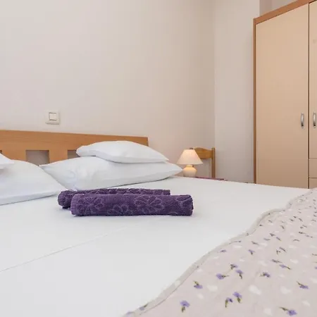 In With Sea View, Balcony, Air Conditioning, Wi-fi Apartment Ždrelac